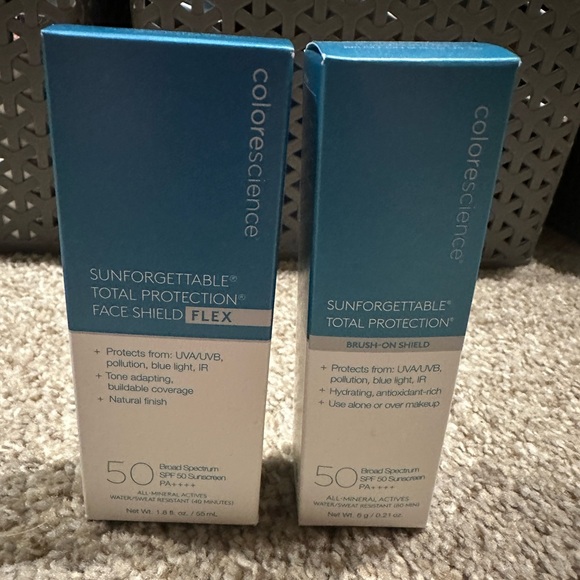 Colorscience Other - COLORSCIENCE MEDIUM Face Shield FLEX & Brush On Shield